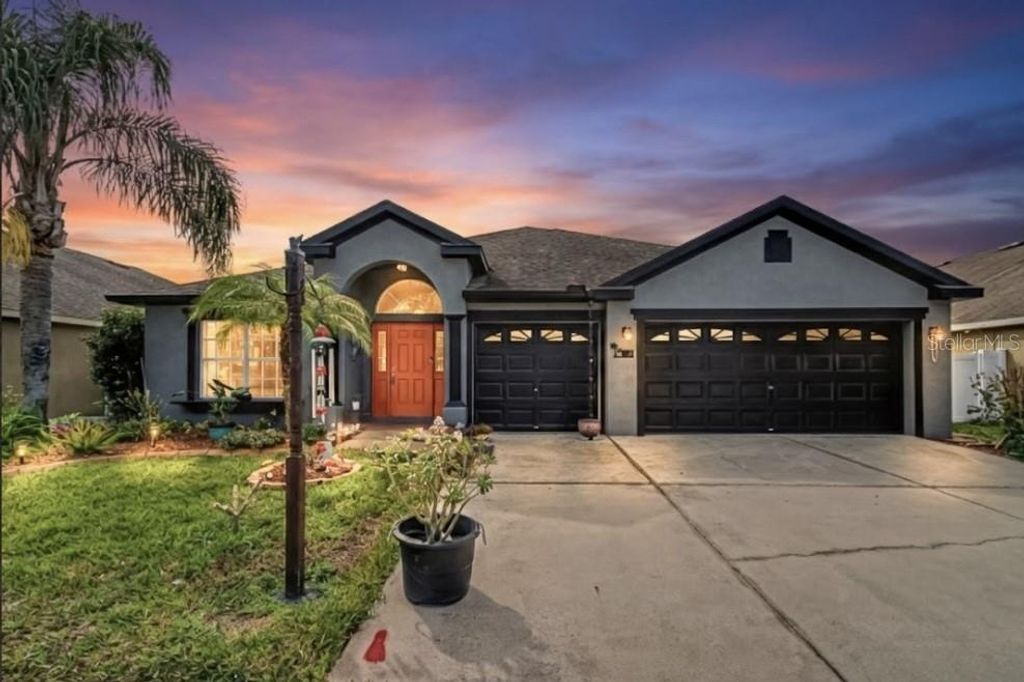 Image 2 of property listing at 10813 ROCKLEDGE VIEW DRIVE, Riverview, FL 33579