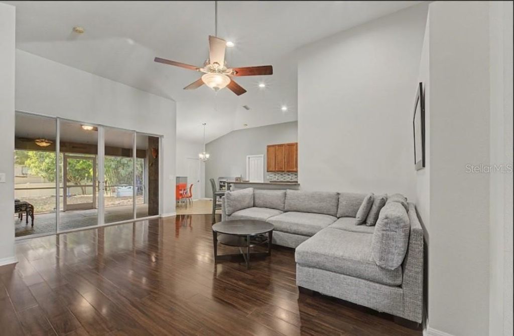 Image 11 of property listing at 10813 ROCKLEDGE VIEW DRIVE, Riverview, FL 33579