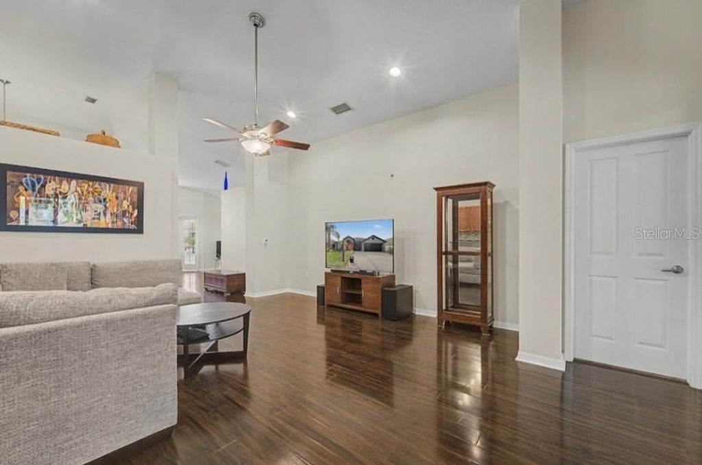 Image 12 of property listing at 10813 ROCKLEDGE VIEW DRIVE, Riverview, FL 33579