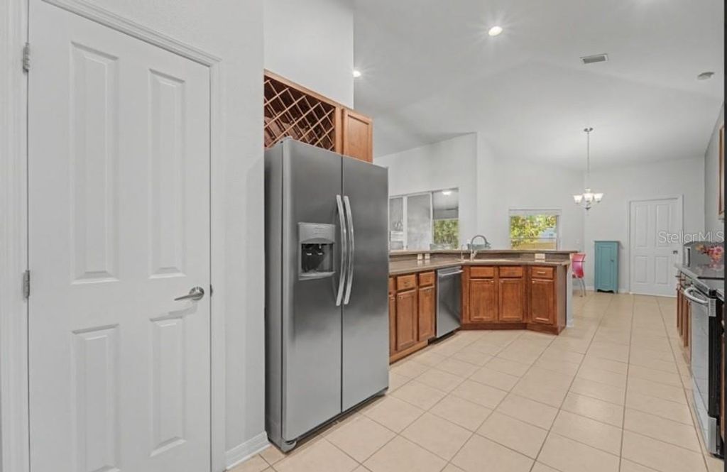 Image 16 of property listing at 10813 ROCKLEDGE VIEW DRIVE, Riverview, FL 33579