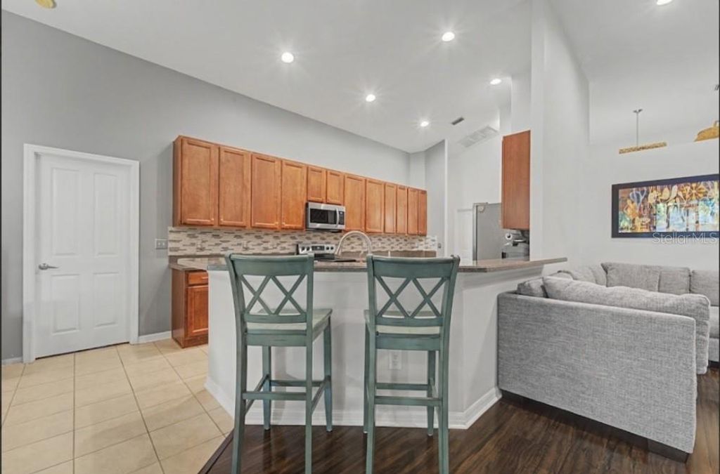 Image 21 of property listing at 10813 ROCKLEDGE VIEW DRIVE, Riverview, FL 33579