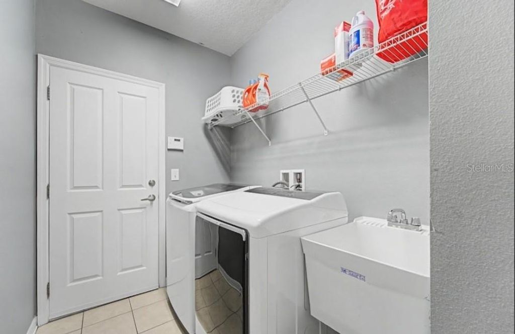 Image 42 of property listing at 10813 ROCKLEDGE VIEW DRIVE, Riverview, FL 33579