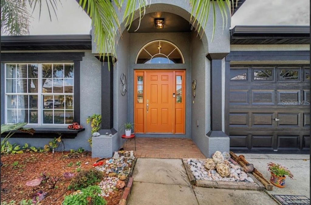 Image 7 of property listing at 10813 ROCKLEDGE VIEW DRIVE, Riverview, FL 33579