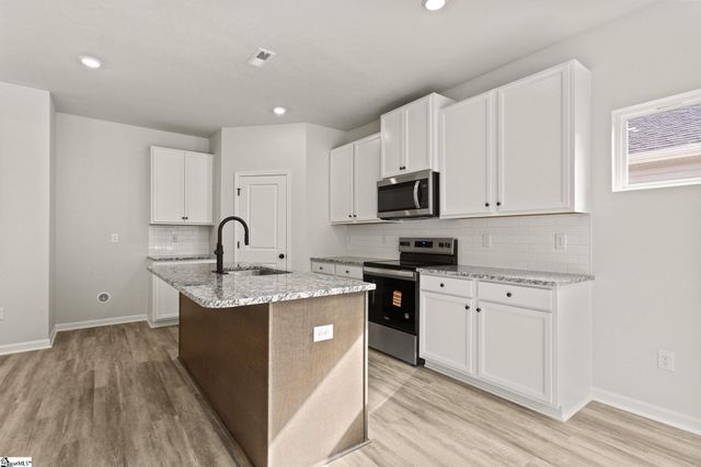 6 Torwood Street, Fountain Inn, SC 29644