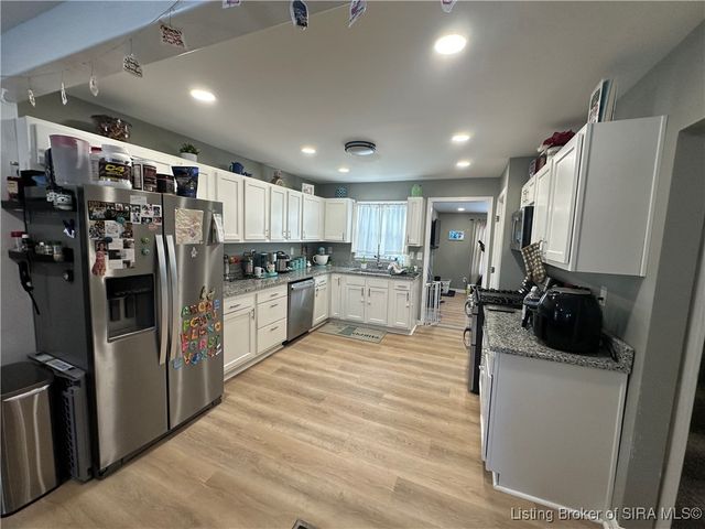 612 E Daisy Lane, New Albany, IN 47150