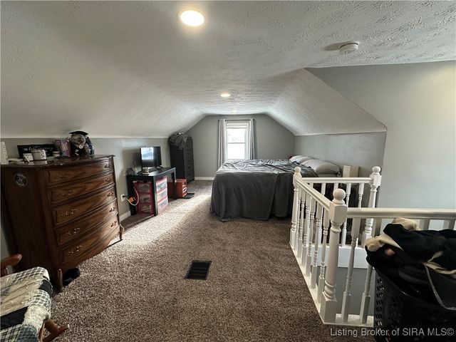 612 E Daisy Lane, New Albany, IN 47150