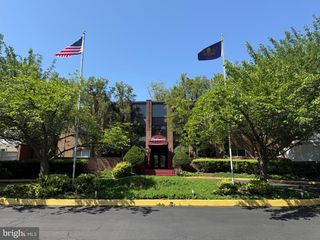 46 TOWNSHIP LINE RD #215, Elkins Park, PA 19027