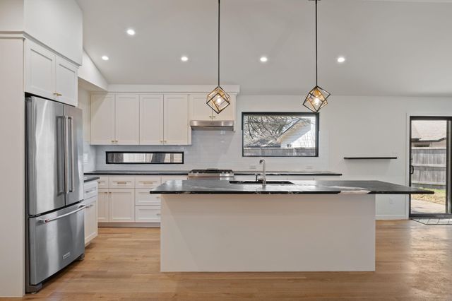 2111 Teakwood DR, Austin, TX 78757