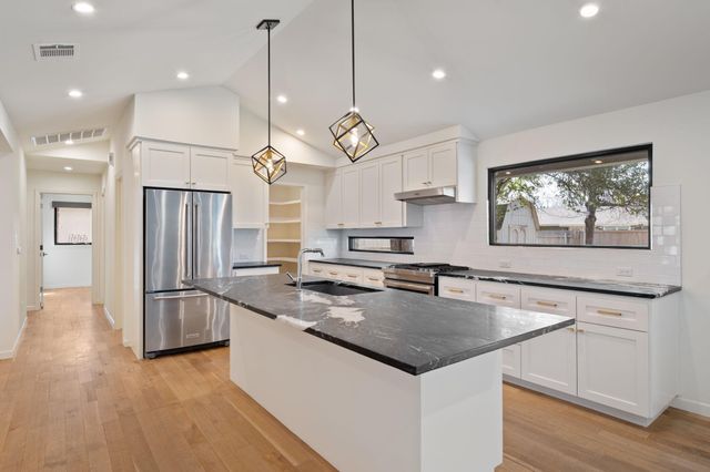 2111 Teakwood DR, Austin, TX 78757