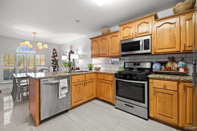 10 Fox Chase Drive, Hokes Bluff, AL 35903