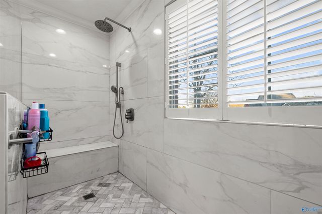 10 Fox Chase Drive, Hokes Bluff, AL 35903