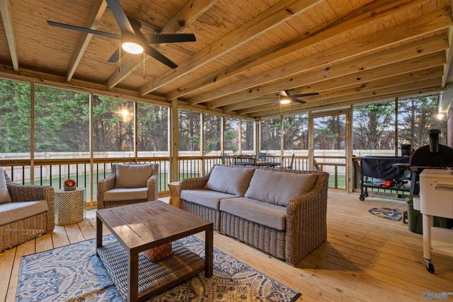 10 Fox Chase Drive, Hokes Bluff, AL 35903