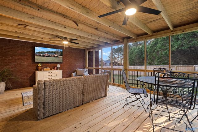 10 Fox Chase Drive, Hokes Bluff, AL 35903