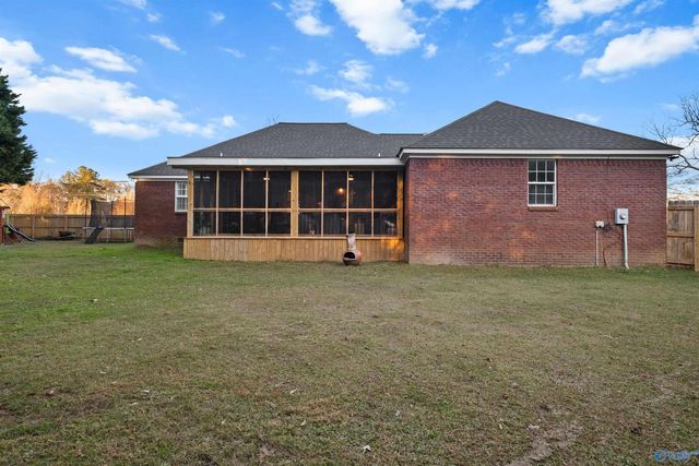 10 Fox Chase Drive, Hokes Bluff, AL 35903