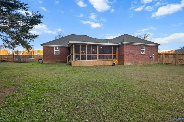 10 Fox Chase Drive, Hokes Bluff, AL 35903