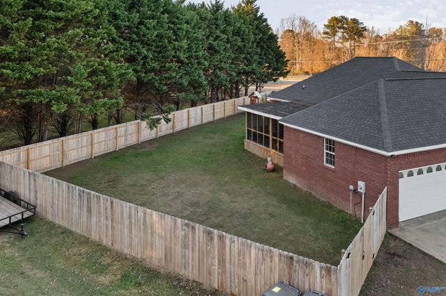 10 Fox Chase Drive, Hokes Bluff, AL 35903