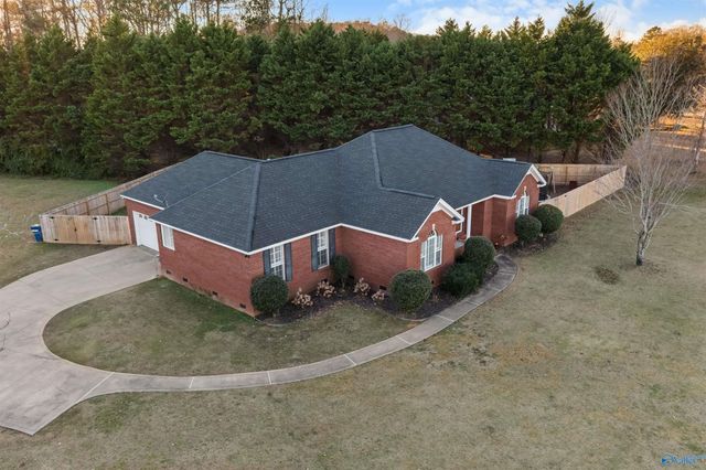 10 Fox Chase Drive, Hokes Bluff, AL 35903