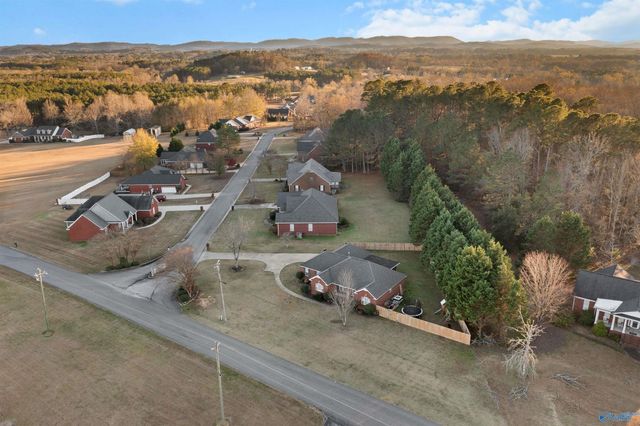 10 Fox Chase Drive, Hokes Bluff, AL 35903