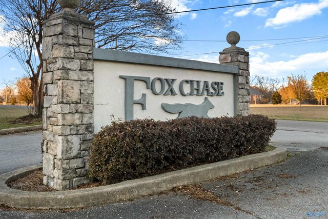 10 Fox Chase Drive, Hokes Bluff, AL 35903