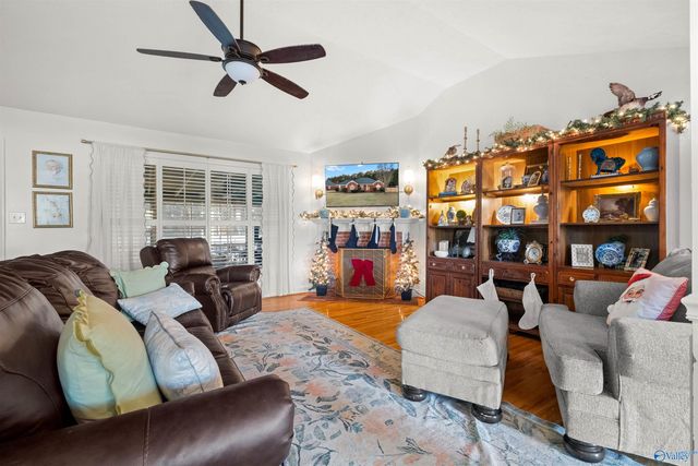 10 Fox Chase Drive, Hokes Bluff, AL 35903