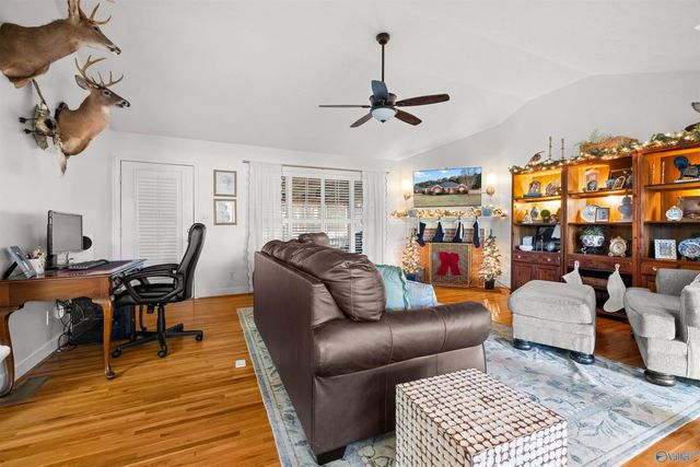 10 Fox Chase Drive, Hokes Bluff, AL 35903