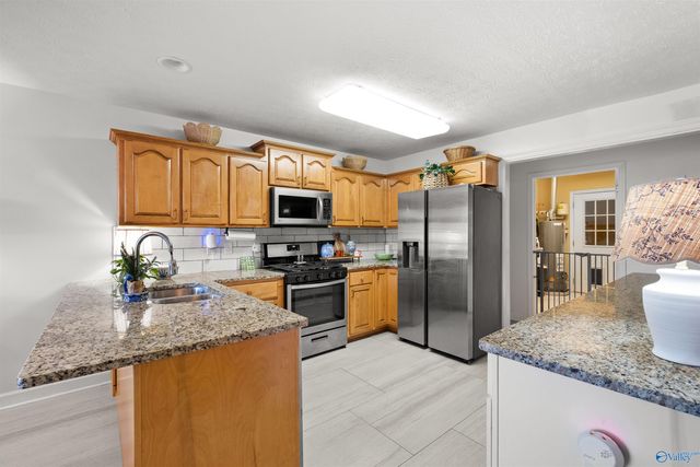 10 Fox Chase Drive, Hokes Bluff, AL 35903