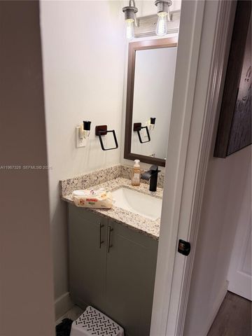 1711 W 58th St B-30, Hialeah, FL 33012