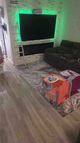 1711 W 58th St B-30, Hialeah, FL 33012