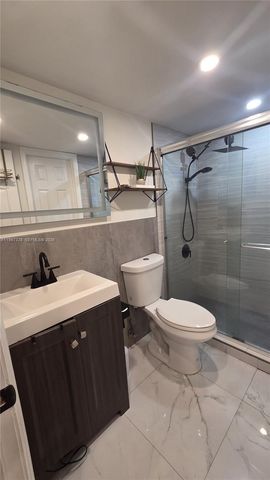 1711 W 58th St B-30, Hialeah, FL 33012