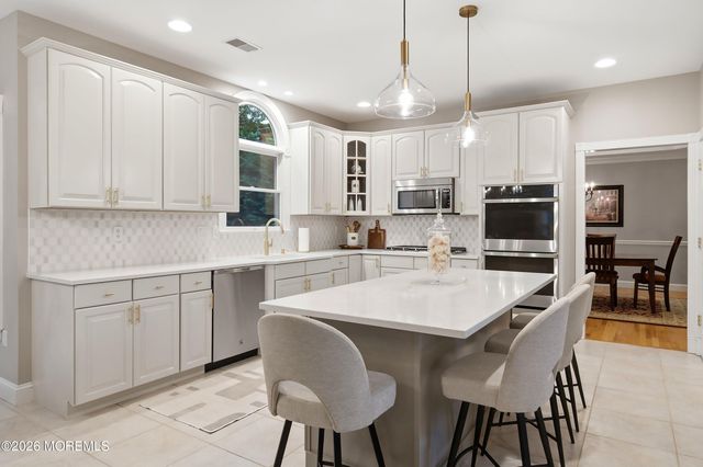 338 Valley View Circle, Freehold, NJ 07728