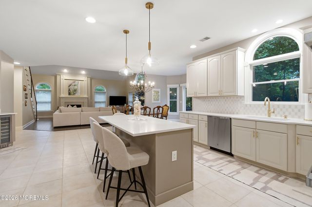 338 Valley View Circle, Freehold, NJ 07728