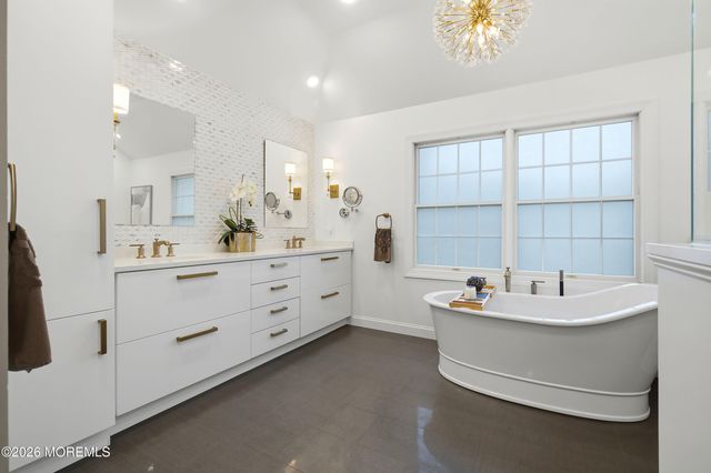 338 Valley View Circle, Freehold, NJ 07728