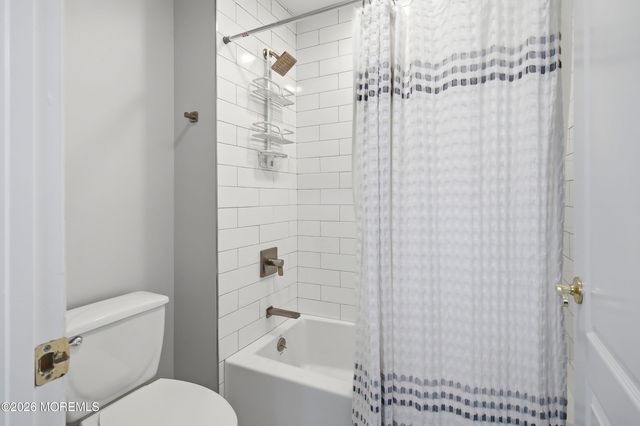 338 Valley View Circle, Freehold, NJ 07728