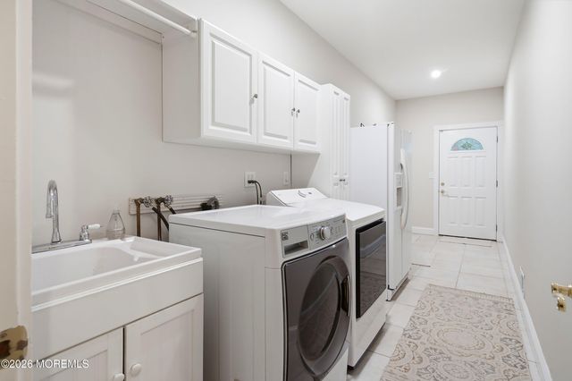 338 Valley View Circle, Freehold, NJ 07728