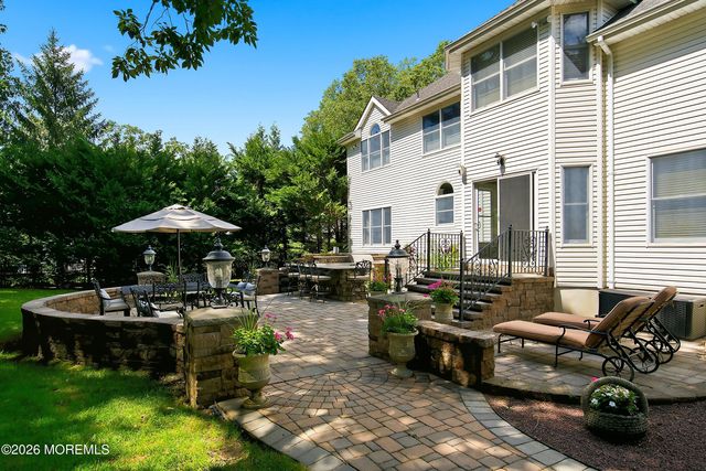 338 Valley View Circle, Freehold, NJ 07728