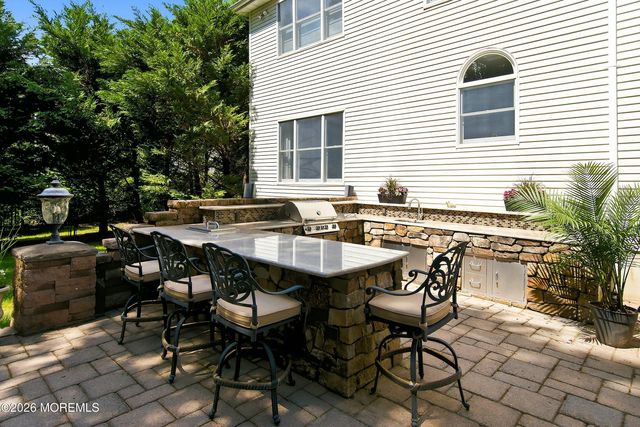 338 Valley View Circle, Freehold, NJ 07728