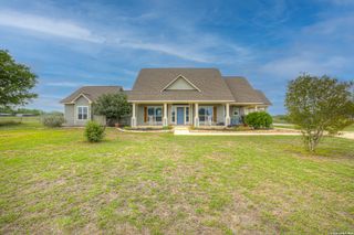 2048 E MARTINDALE RD, Seguin, TX 78155