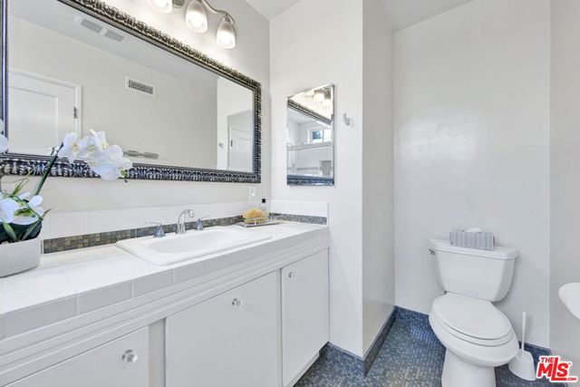 4519 Camellia Avenue, Studio City, CA 91602