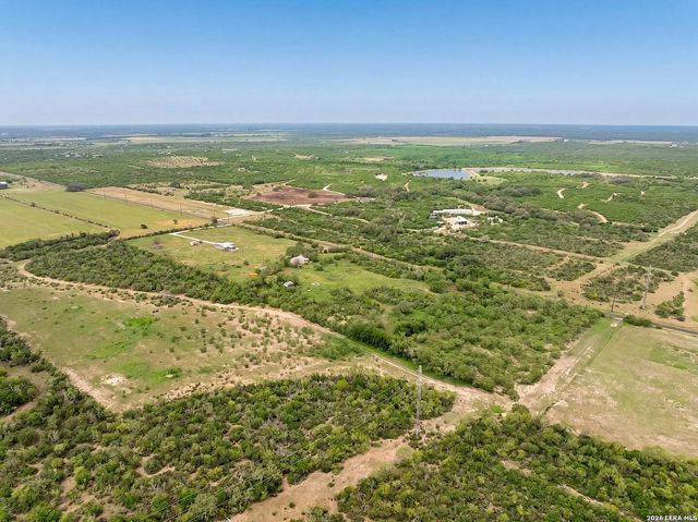 2759 County Road 467, Devine, TX 78016