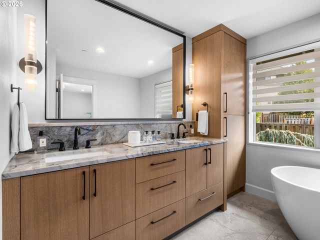 5420 Nw 15TH Cir, Camas, WA 98607