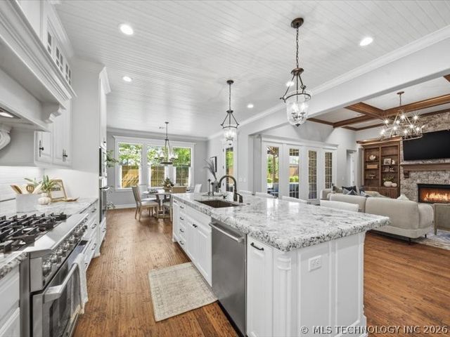 1119 W 108th Place S, Jenks, OK 74037