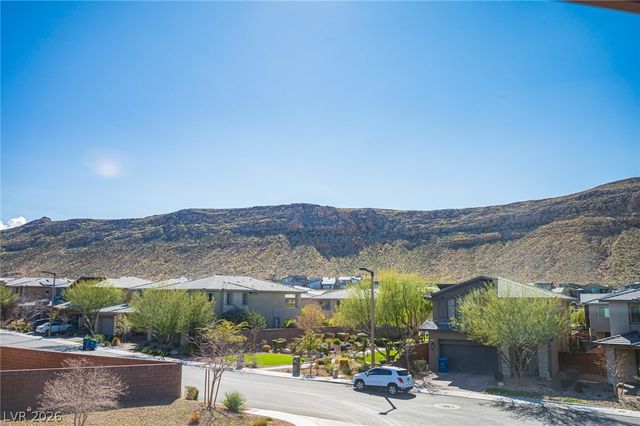 9742 Zircon Cliff Avenue, Las Vegas, NV 89148