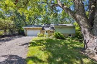 2252 Highway 36 W, Roseville, MN 55113