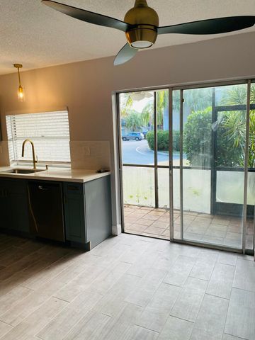 5268 NE 6th Avenue A28, Oakland Park, FL 33334