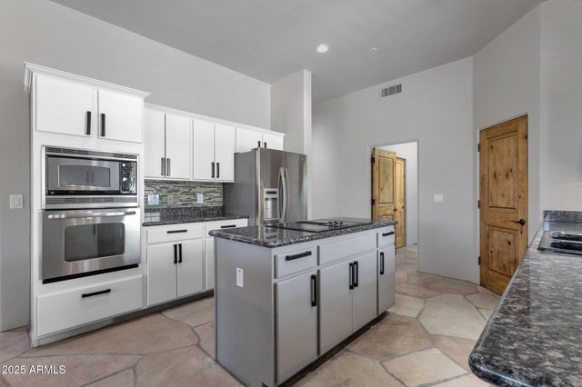 11123 E MONUMENT Drive, Scottsdale, AZ 85262