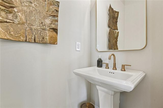 235 Midnight Oak Run 8, Alpharetta, GA 30009