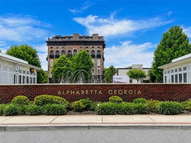 235 Midnight Oak Run 8, Alpharetta, GA 30009