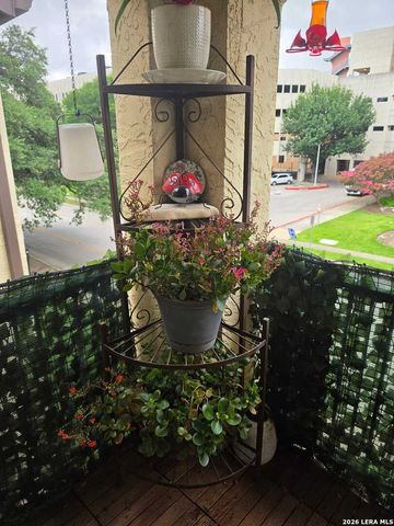 8702 Village Dr Apt 213, San Antonio, TX 78217