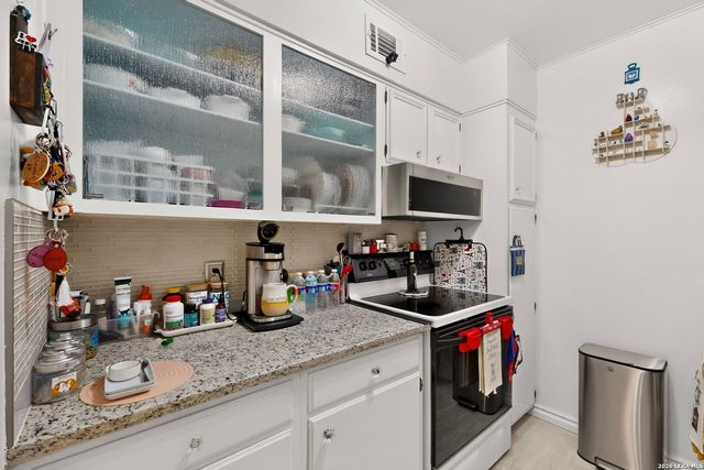 8702 Village Dr Apt 213, San Antonio, TX 78217