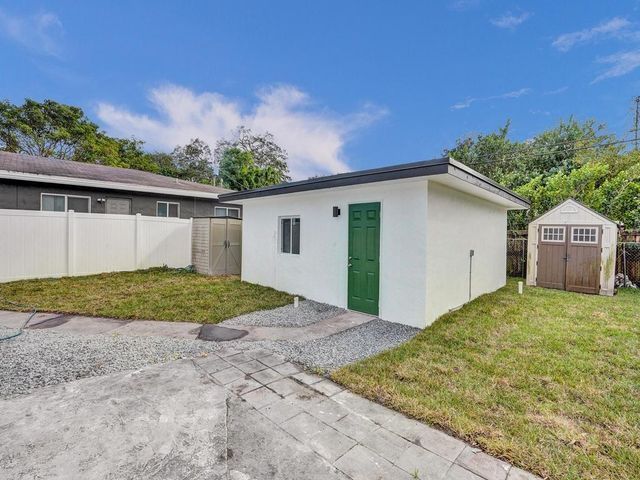 940 SW 28th St 2, Fort Lauderdale, FL 33315